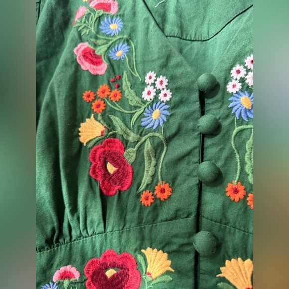 Elegant Green Embroidered Mid-Sleeve Dress - Picture 5 of 8